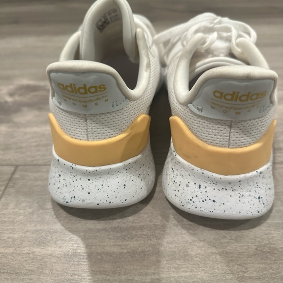 Adidas shoes with Cloudfoam - Picture 6 of 7